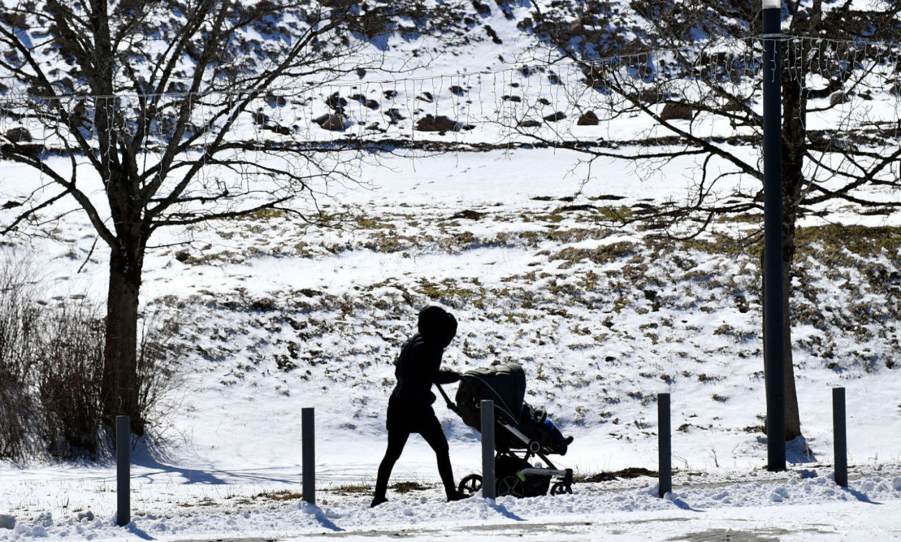 Click to enlarge A woman walking with her child in Oberhof, Thuringia.