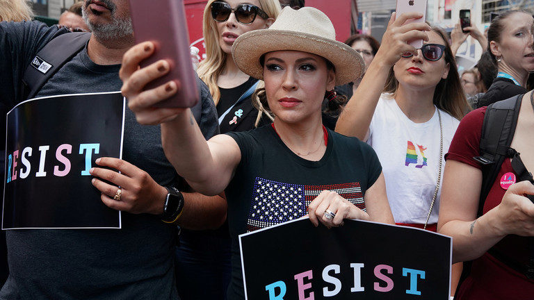 Click to enlarge Alyssa Milano