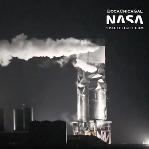 Click to enlarge SpaceX's Starship space vehicle collapsed