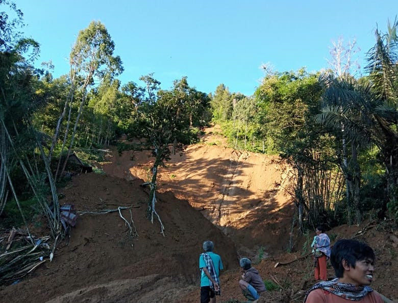 Residents inspect the site of a landslide in Tana Toraja regency, South Sulawesi, on Sunday.