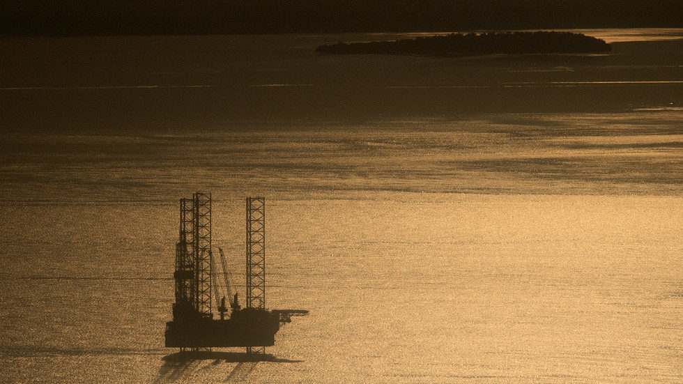 Click to enlarge oil drilling