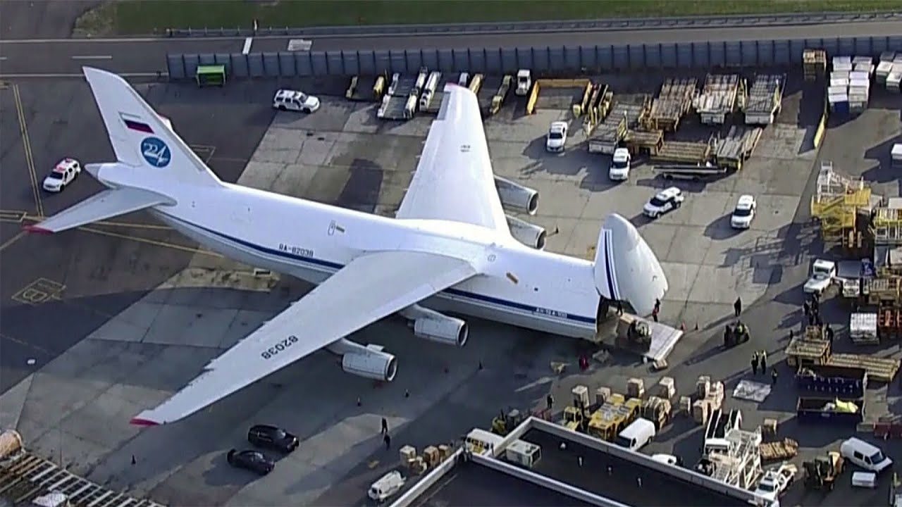 The Russian military delivers aid to the “indispensable nation”2