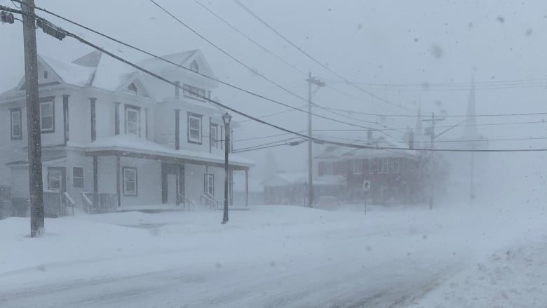 Click to enlarge Very few vehicles were out on Bathurst streets on Friday during heavy snow and highway winds.