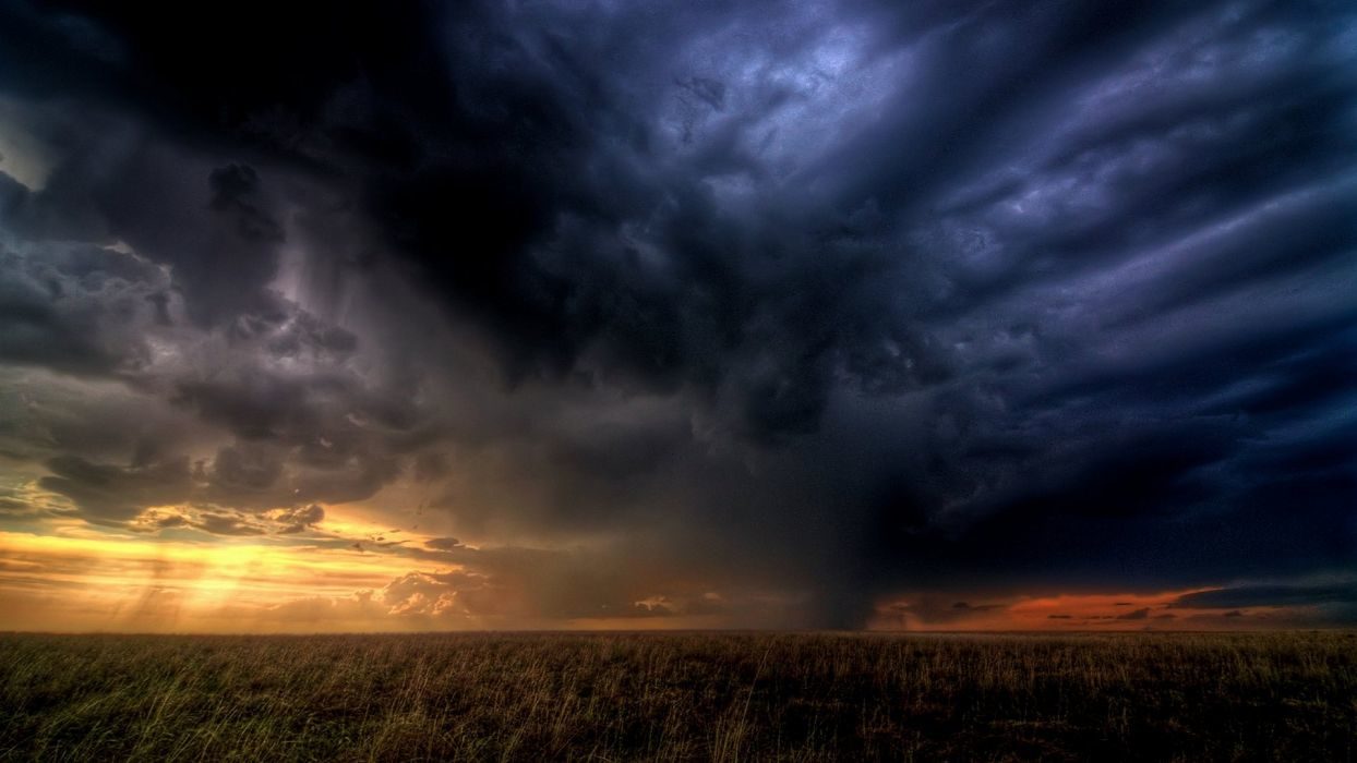 Click to enlarge storm clouds gathering