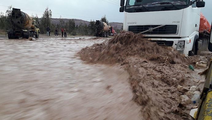Scenes of floodwater rushing into Qom, central Iran