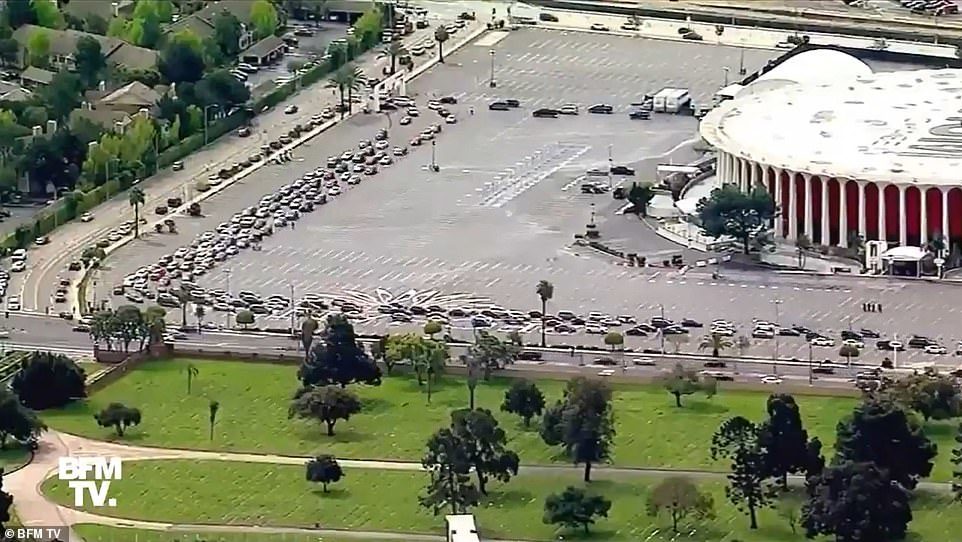 Click to enlarge Cars in line for food