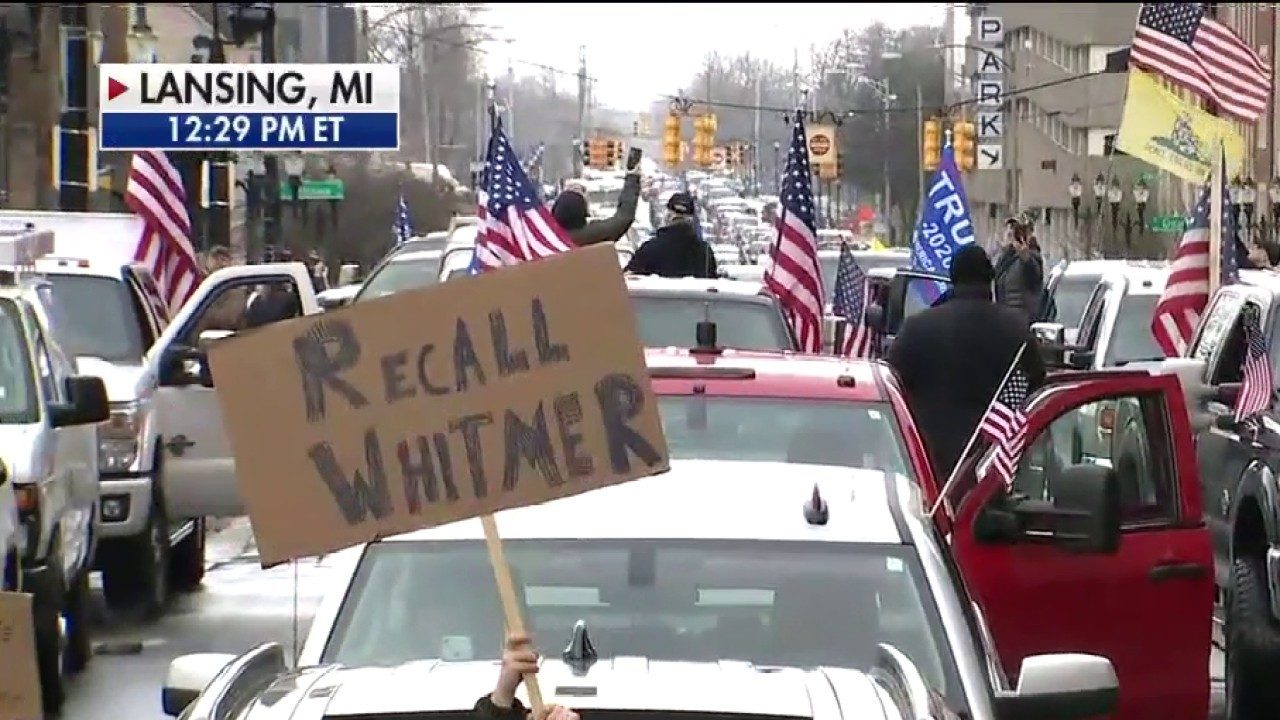 Click to enlarge recall whitmer protest
