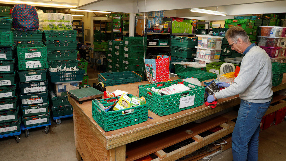 Click to enlarge DENS charity food bank i Hemel Hempstead Britain