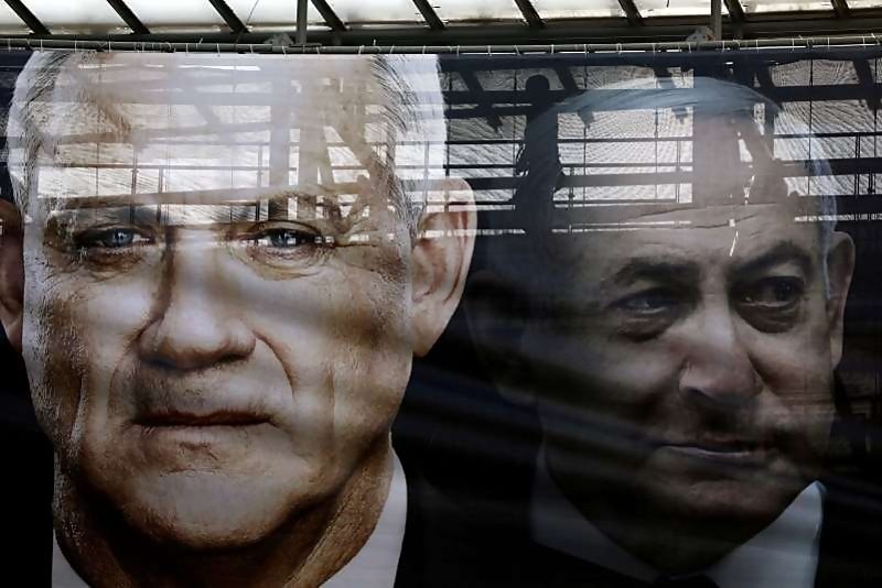 netanyahu gantz campaign posters