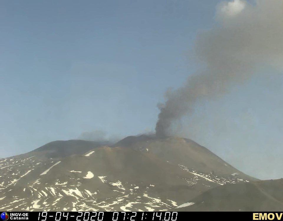 Sicily's Mount Etna spews smoke and ash 5 km into air ...