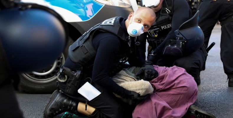 Click to enlarge germany protest lockdown