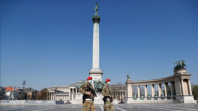 Click to enlarge Heroes' Square