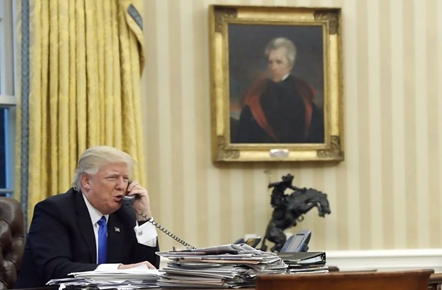 Click to enlarge Trump Oval office