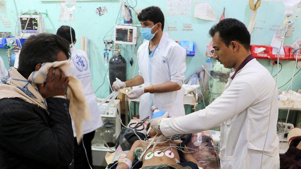 Click to enlarge man injured, Yemen Saada province