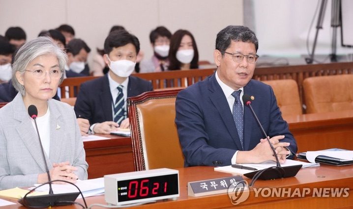Click to enlarge Unification Minister Kim Yeon-chul