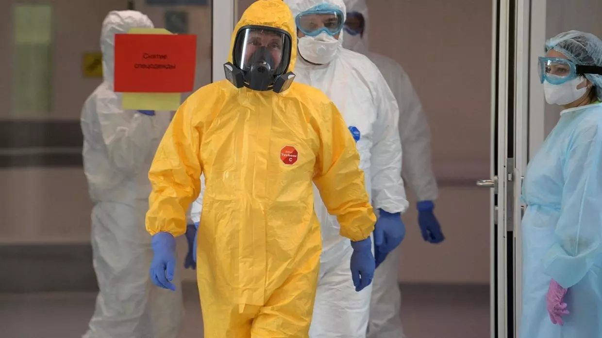 putin hazmat suit covid-19