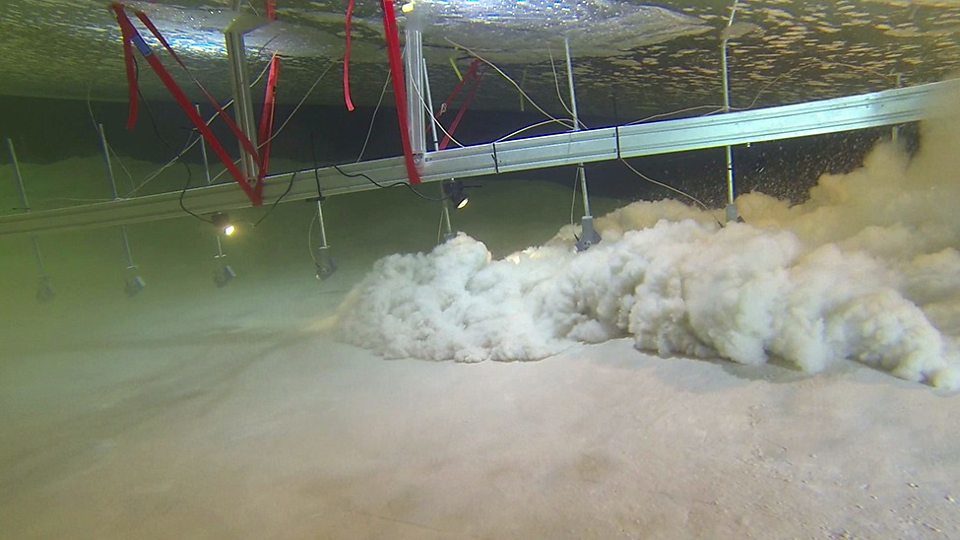 Click to enlarge Tank experiments show how underwater avalanches could transport plastic particles into the deep