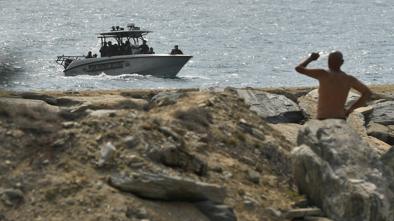 Click to enlarge security forces venezuela port La guaira