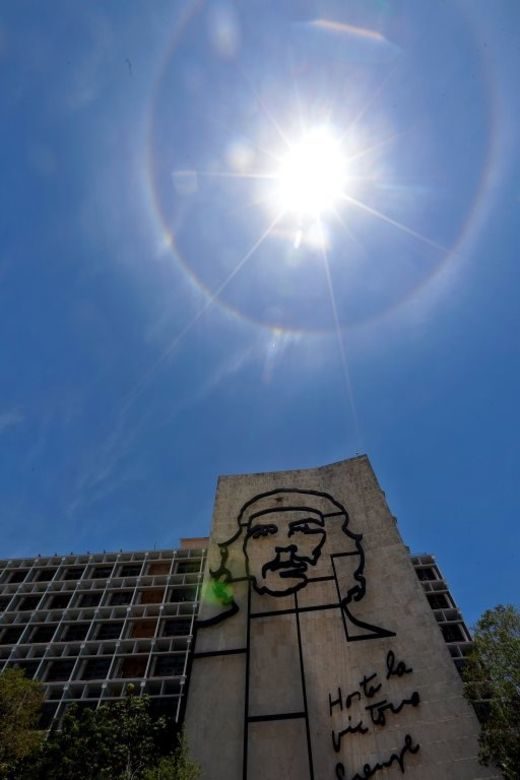 Click to enlarge Sun halo over Cuba