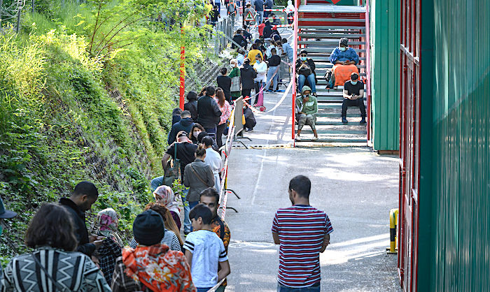 Click to enlarge food queue