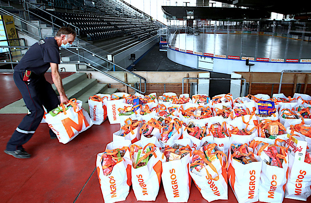 Click to enlarge Guy and bags