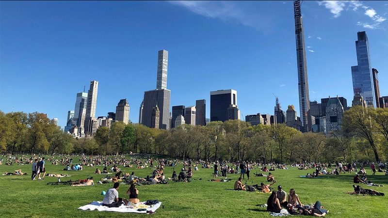 Click to enlarge People practicing social distancing in NYC