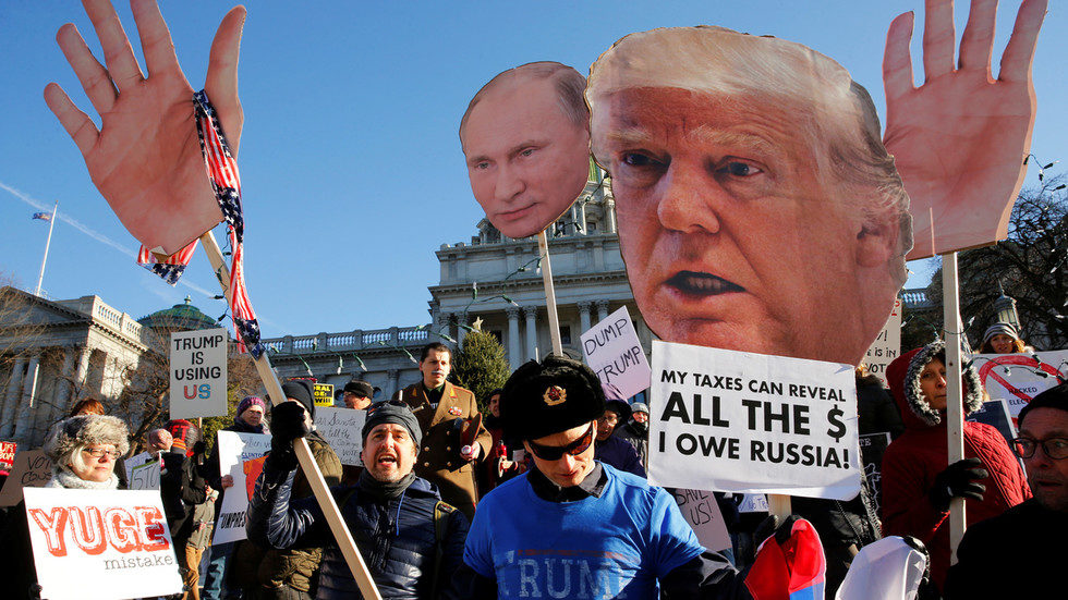 Click to enlarge anti-Trump protesters