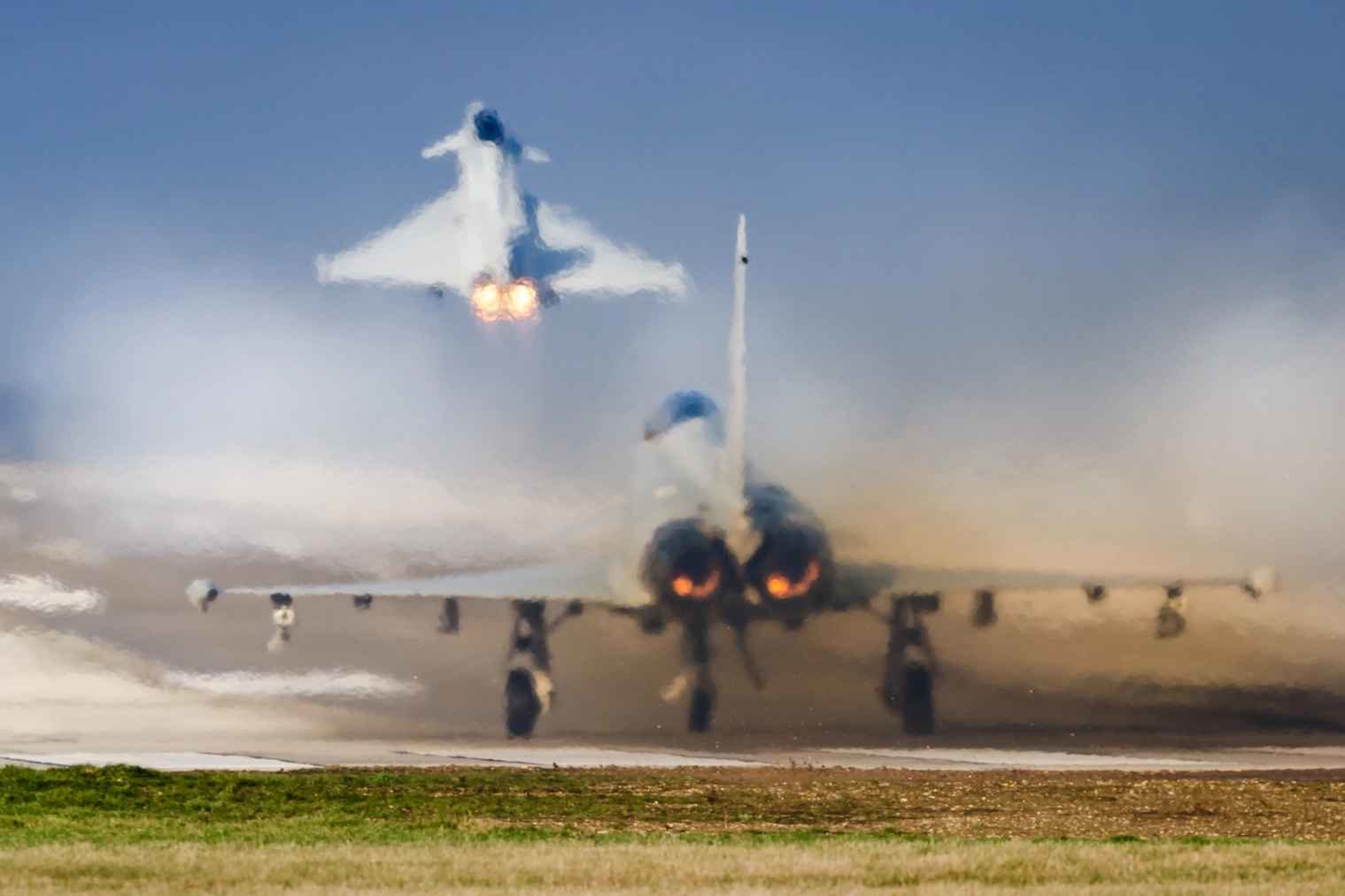 Click to enlarge fighter jets taking off
