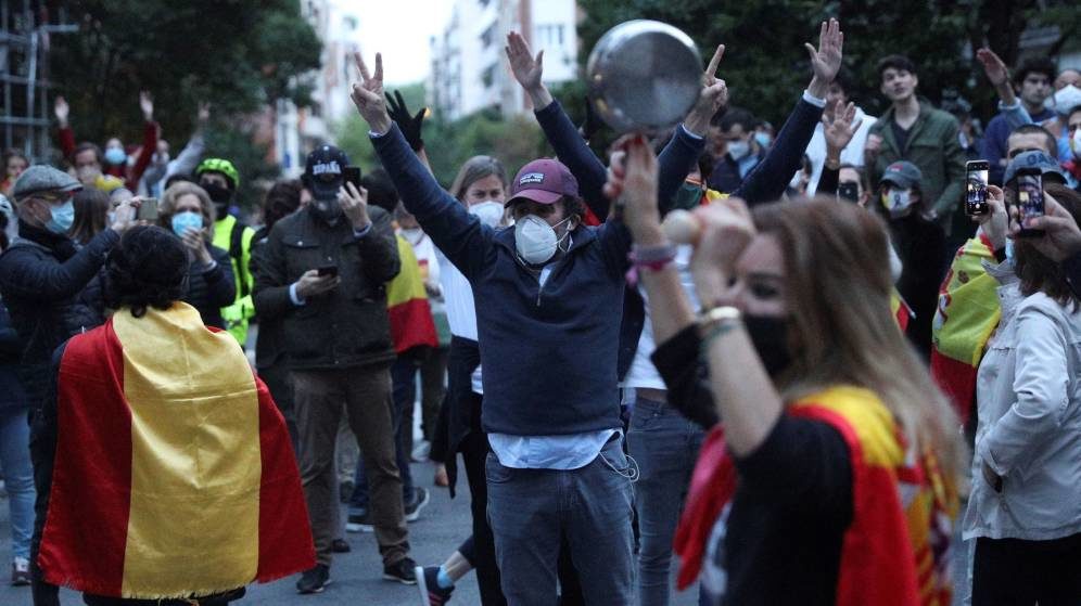Click to enlarge protest lockdown spain