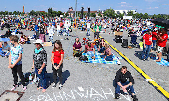 Click to enlarge Anti-lockdown protest