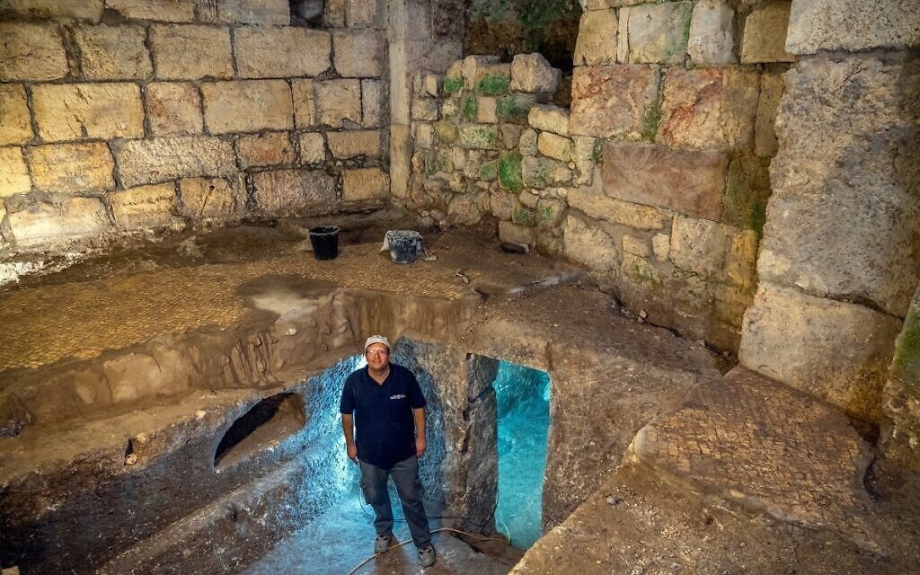 Click to enlarge underground rooms jerusalem western wall