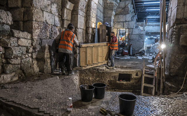 Click to enlarge underground rooms western wall jerusalem