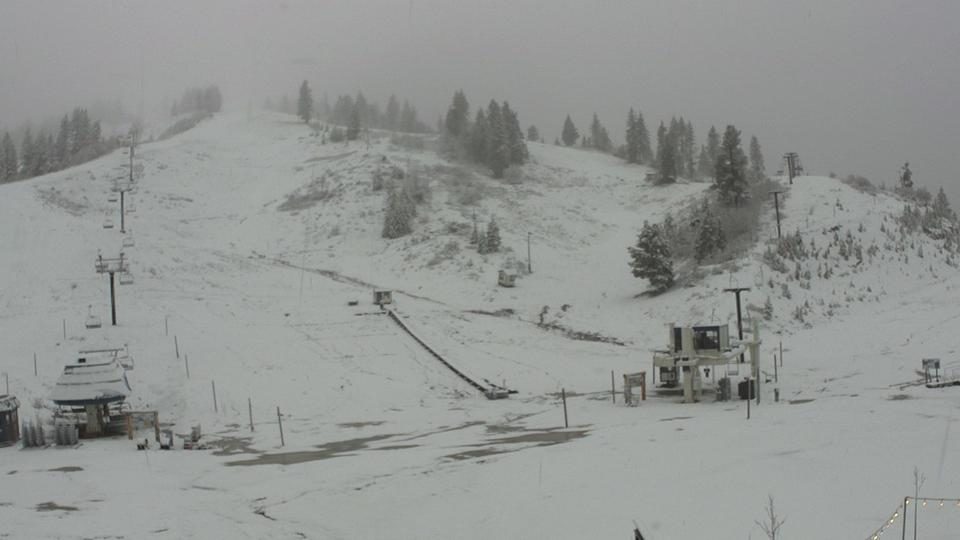 Click to enlarge Several inches of snow Wednesday morning, May 20, 2020.