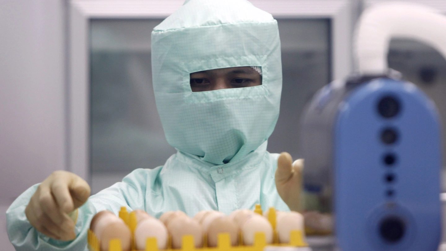 Click to enlarge scientist disease lab