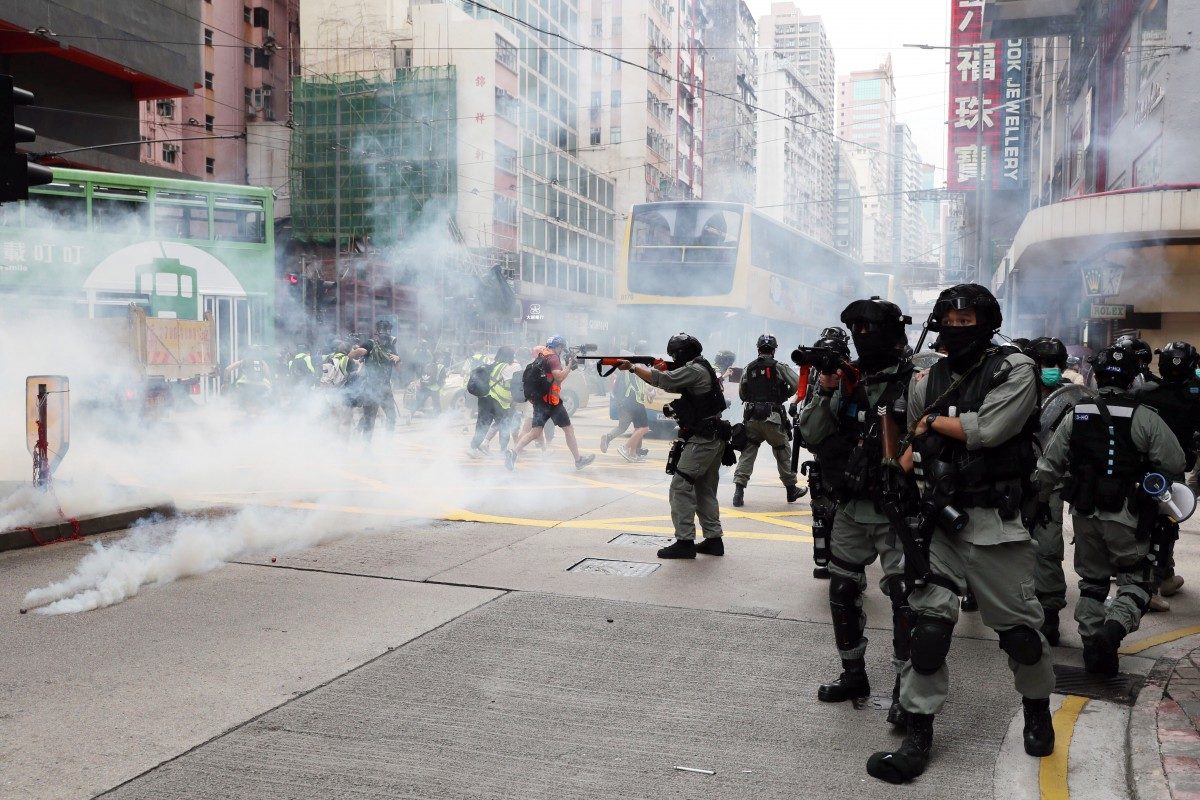 hong kong police tear gas