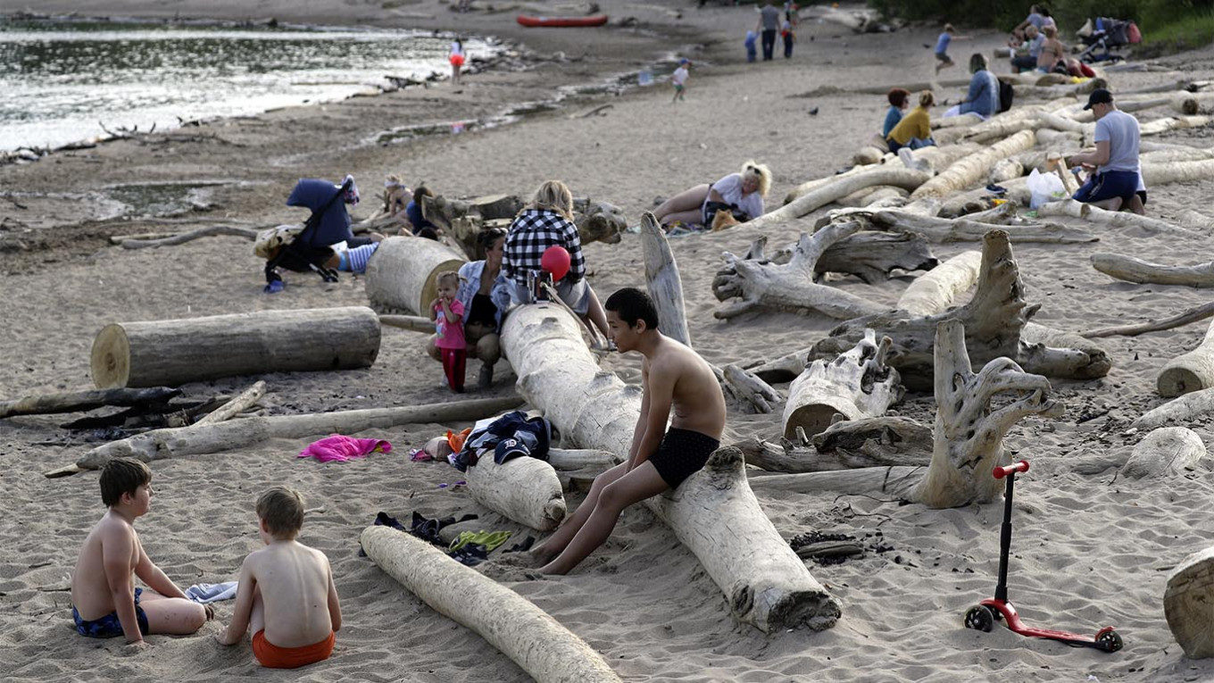 Click to enlarge Record warm weather in Novosibirsk