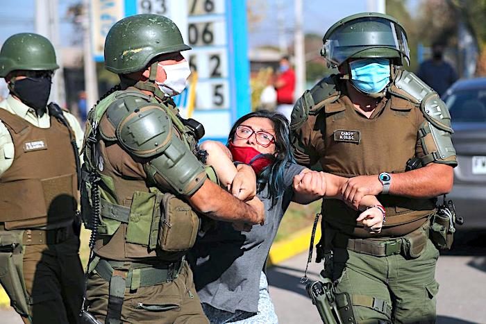 woman/riot police