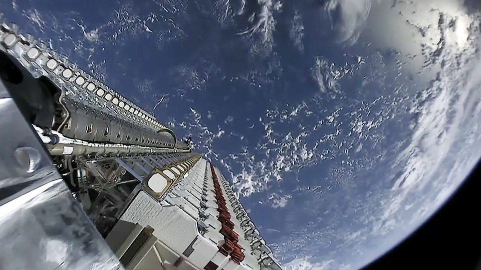 Click to enlarge starlink satellites
