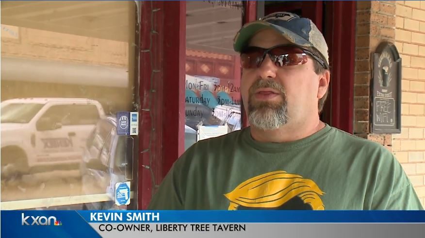 Click to enlarge Kevin Smith Liberty Tree Tavern no masks