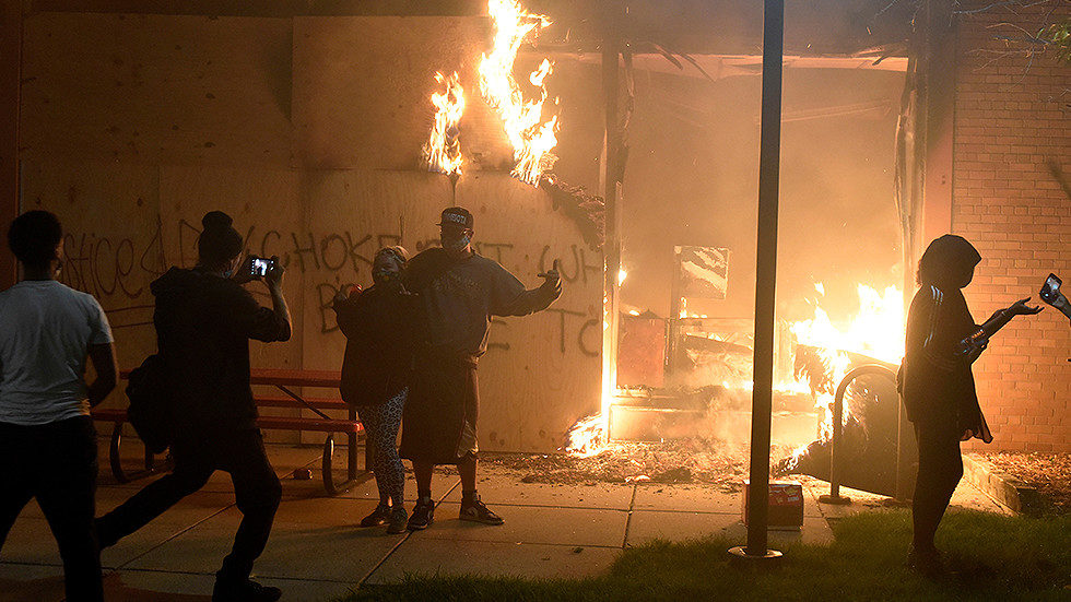 Click to enlarge rioters protesters fire