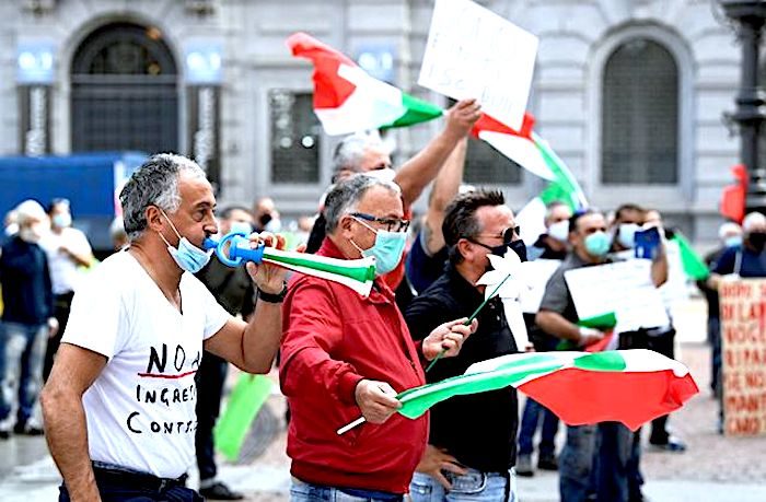 Click to enlarge Milan protesters