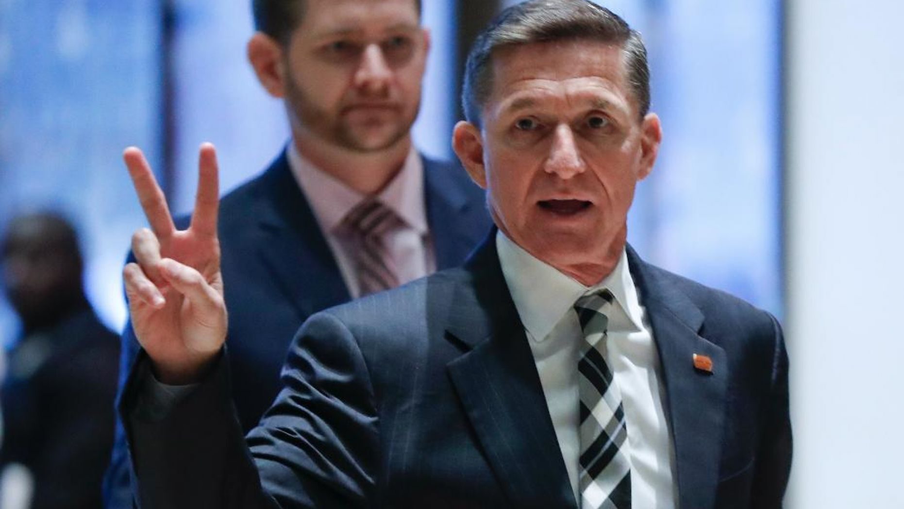 Click to enlarge flynn victory sign