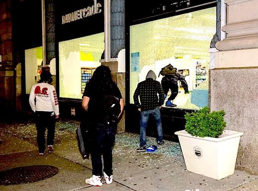 Click to enlarge Looters Manhattan