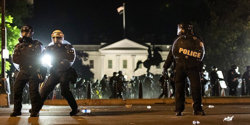 Click to enlarge white house police