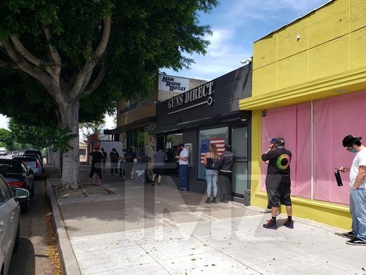 LA Gun buying line