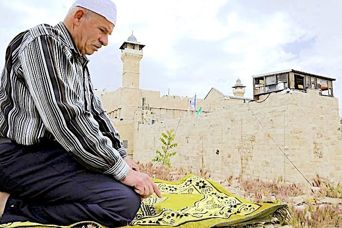 Click to enlarge Palestinian prayer