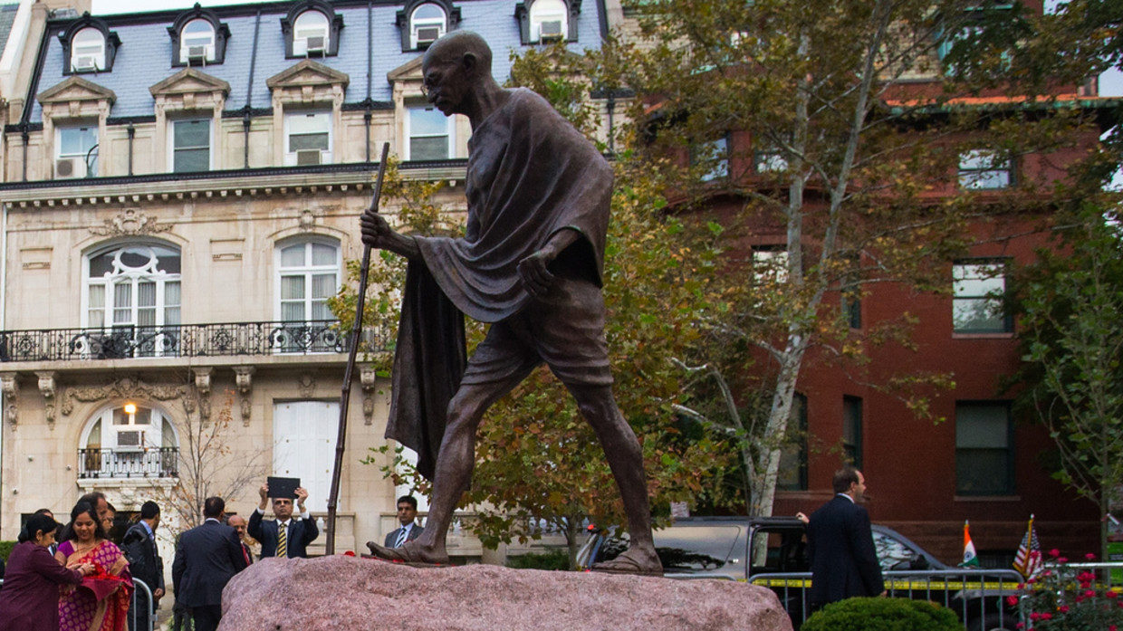 Click to enlarge Mhatma Ganhi statue Washington DC