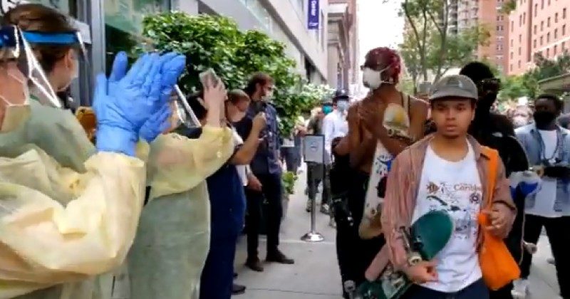 Click to enlarge nurses clap for protesters