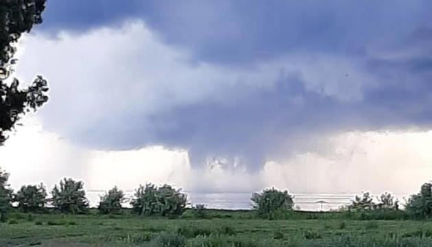 Click to enlarge waterspout