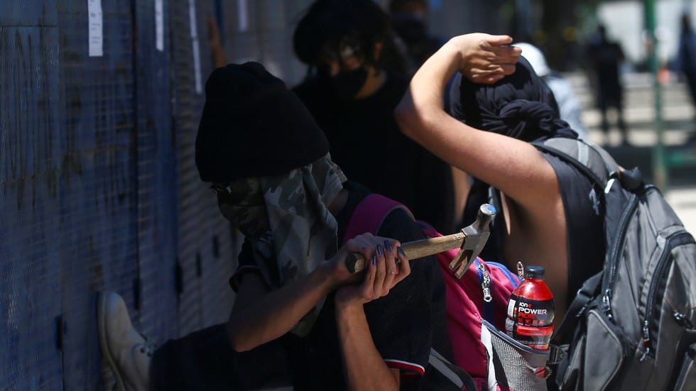 Click to enlarge George Floyd riot vandal Mexico US embassy